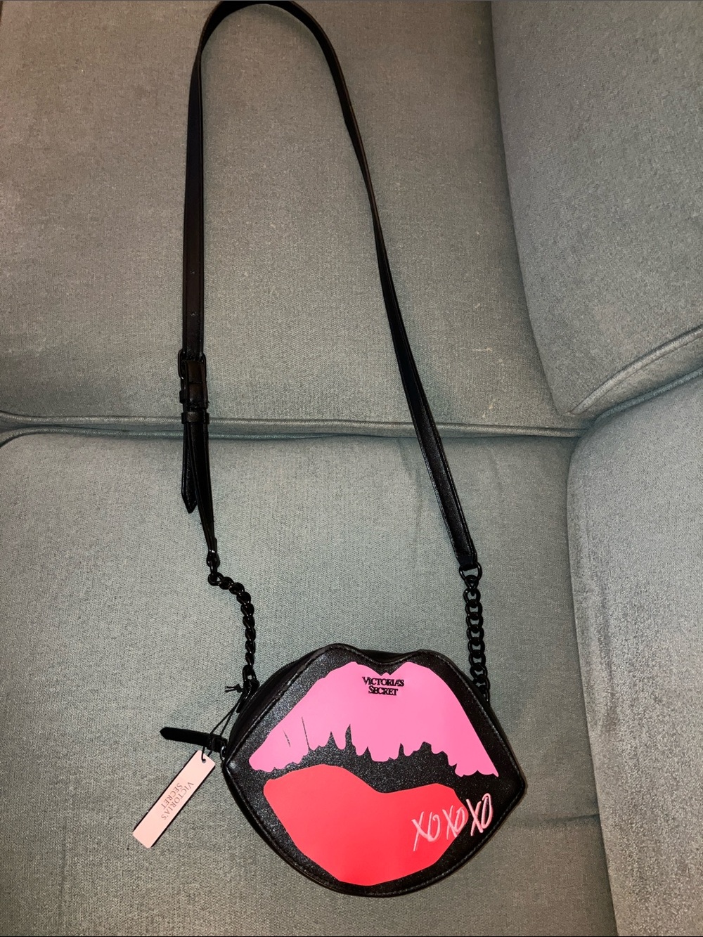 💋Victoria’s Secret Y2K lips xoxo crossbody bag glam kitsch VS purse NWT - Picture 11 of 13